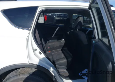 2017 Toyota Rav4 Le z USA, uszkodzony, nr VIN JTMBFREV1HJ126325